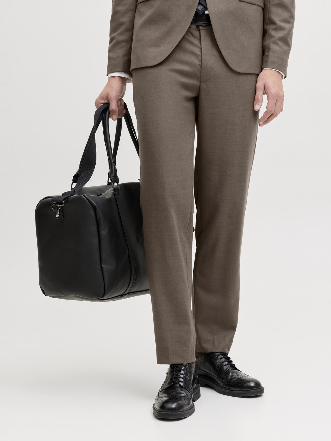 model_shot-front